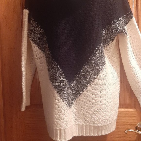 Long knit sweater - Picture 3 of 6